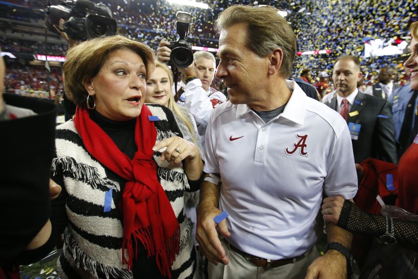 Then-Alabama head coach Nick Saban celebrates with his wife, Terry, after the Crimson Tide won the SEC championship game in 2015.