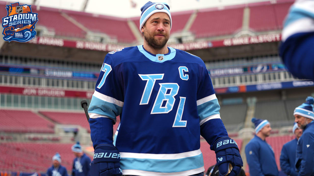 Hedman expected to return from elbow injury for Lightning at Stadium Series