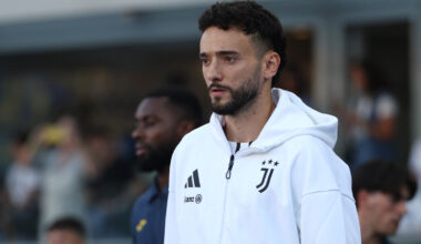 Joao Mario entering the pitch