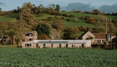 Bindloss Dawes converts former tractor shed into light-filled rural home