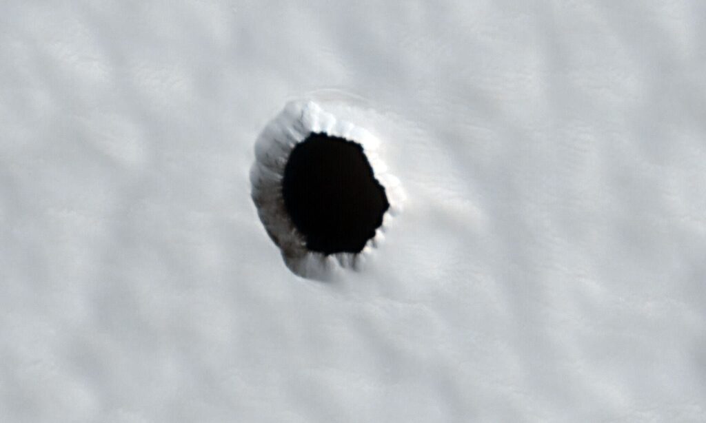 Hole Mars