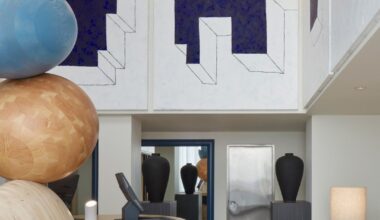 Jan Hendzel designs towering timber sculpture for Hotel Park Ave