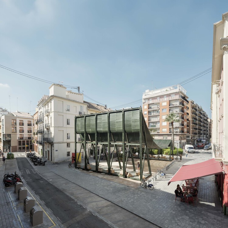 How Cities Design Public Life in the Shade - Image 1 of 20