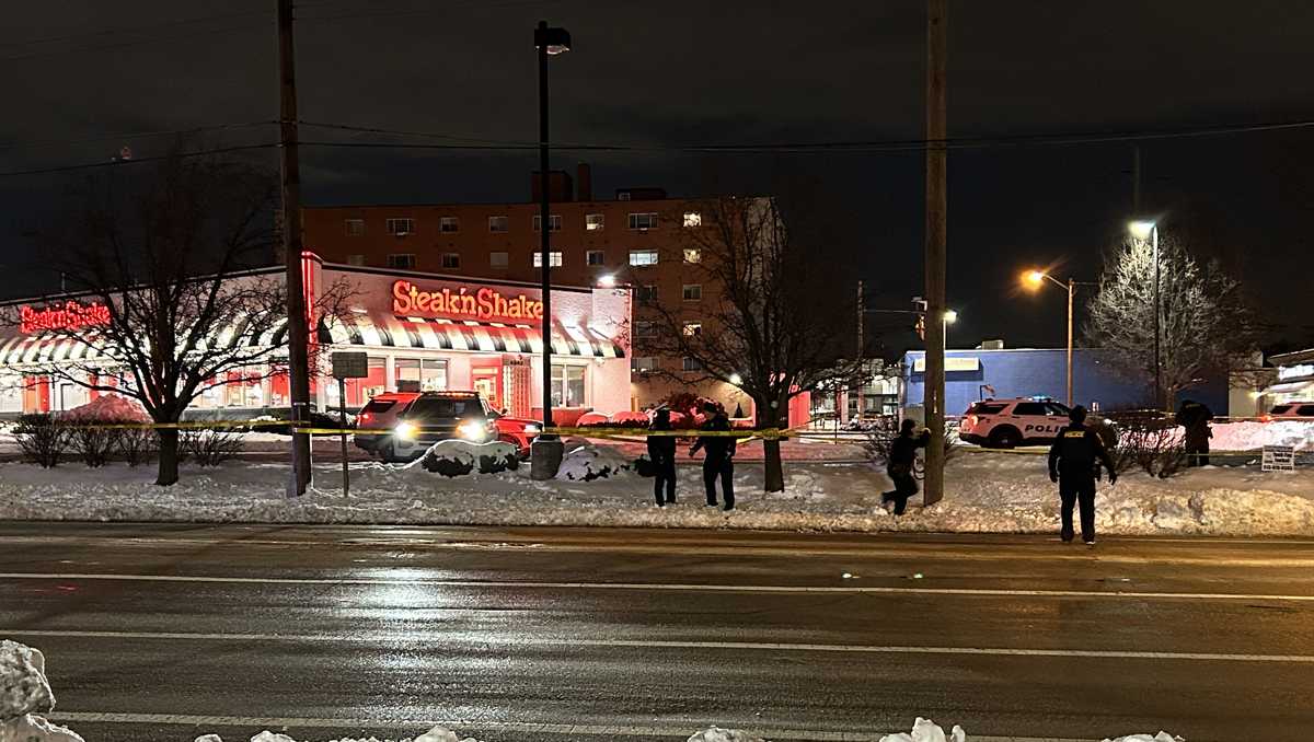 1 dead after shooting outside fast food restaurant in Oakley
