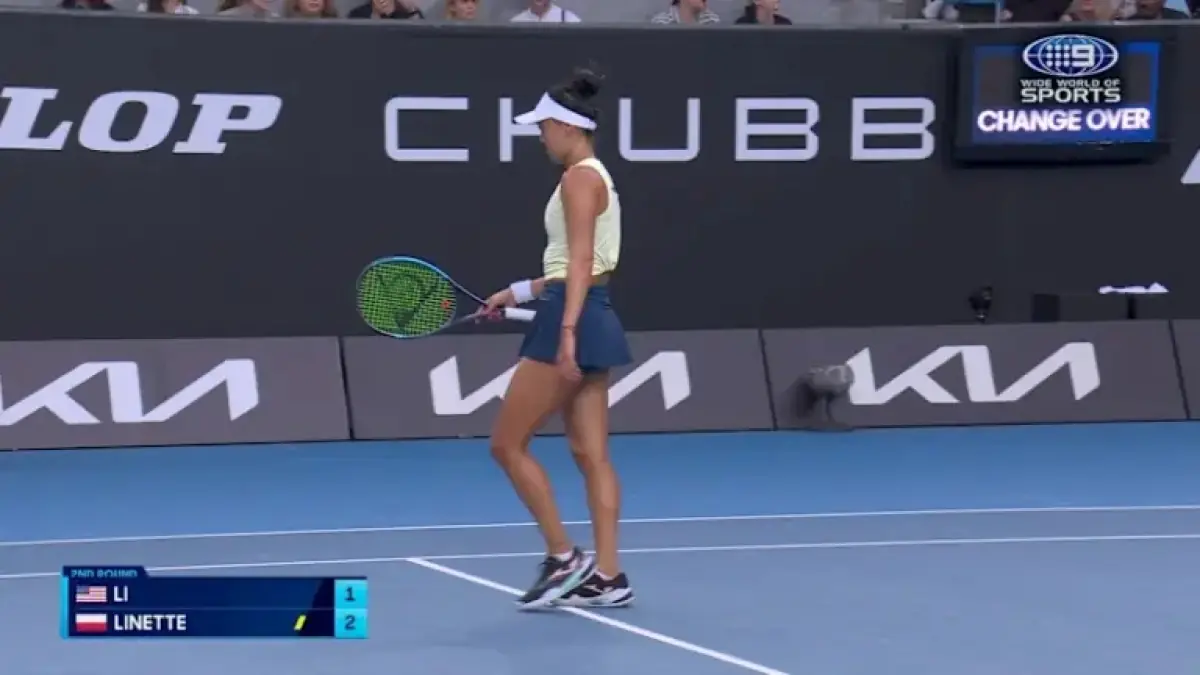 Video: Ann Li Battles Magda Linette in Australian Open Highlights