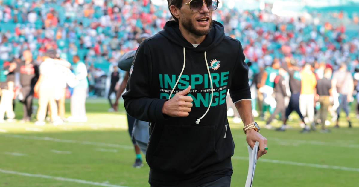 Detroit Lions contacted former Dolphins coach Mike McDaniel for OC job