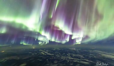 Pilot Captures Amazing Aurora Photos During Flight