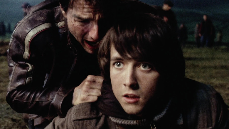 Robbie looking at something while Ray yells at him in War of the Worlds