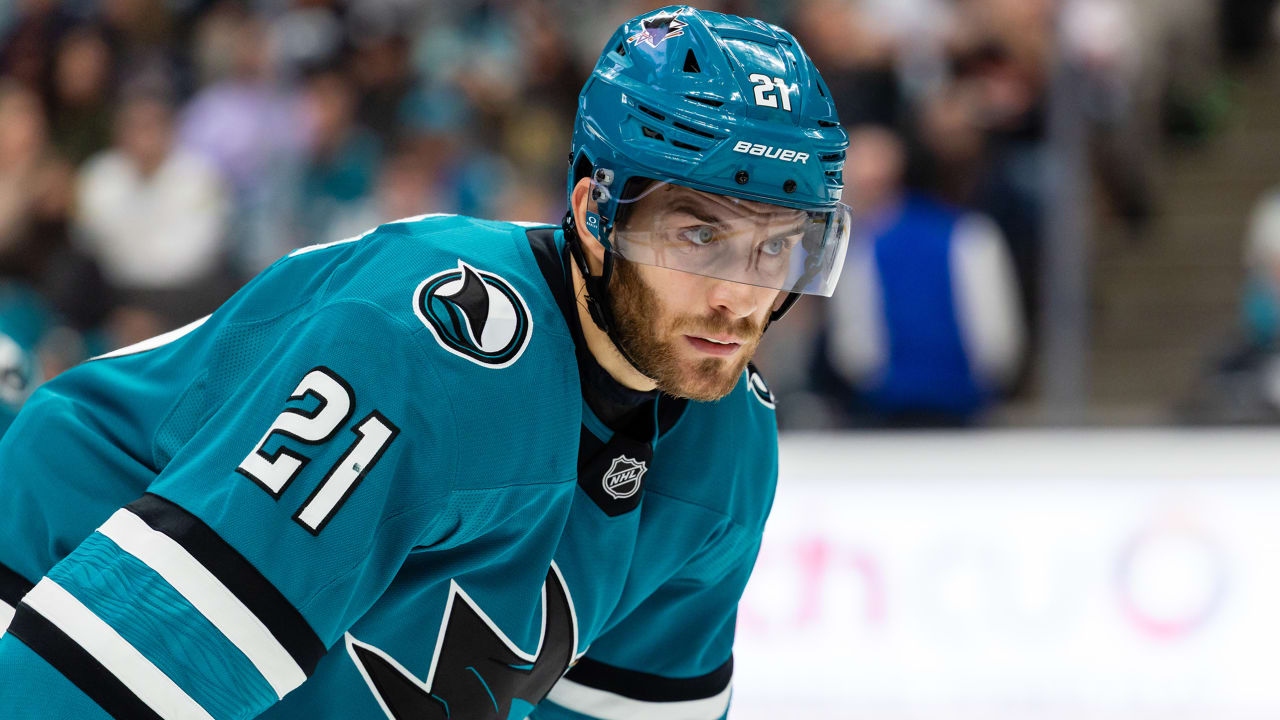 Wennberg signs 3-year, $18 million contract with Sharks