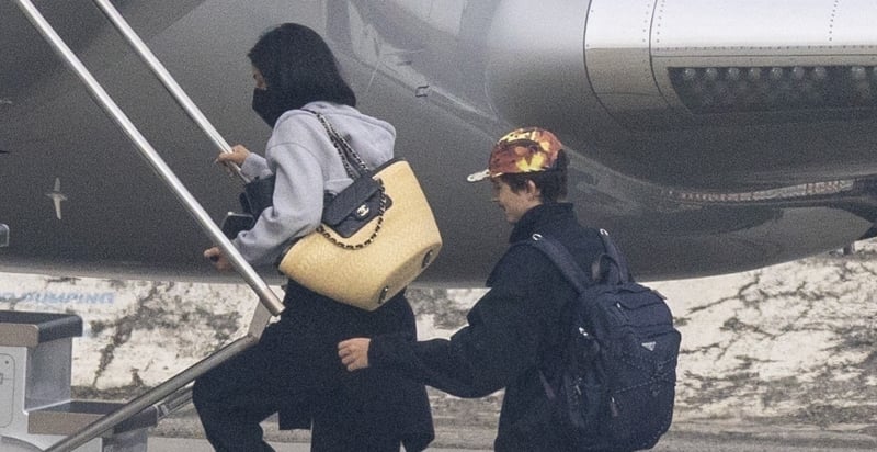 Kylie Jenner & Timothee Chalamet Spotted Flying Off in Private Jet Amid His Latest Oscar Nomination | Kylie Jenner, Timothee Chalamet | Celebrity News and Gossip | Entertainment, Photos and Videos