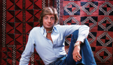 Barry Manilow Wrote A Jingle In 1971 That Everyone Still Sings Today