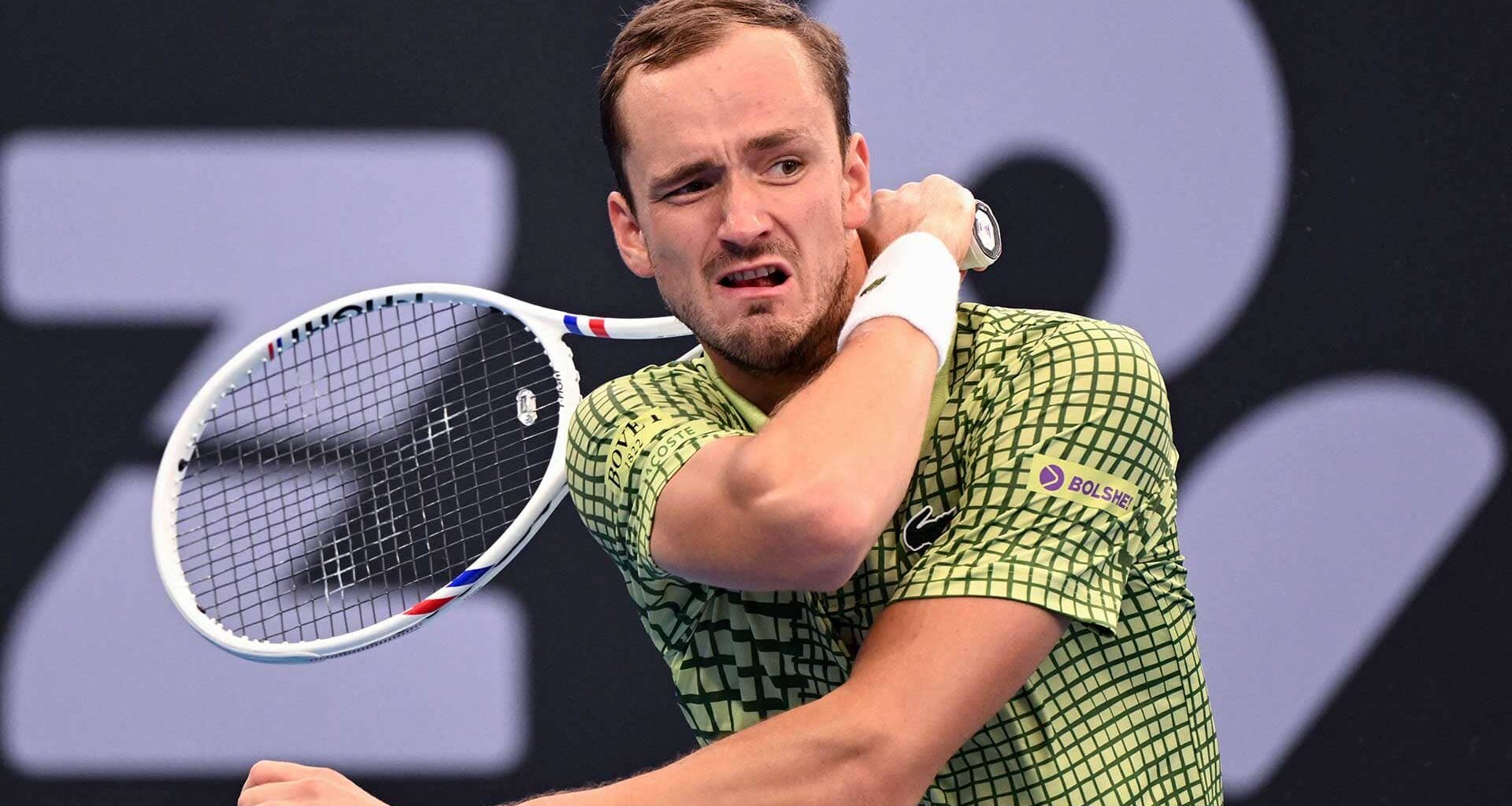 Daniil Medvedev continues impressive Brisbane record, Jiri Lehecka retires with injury | ATP Tour