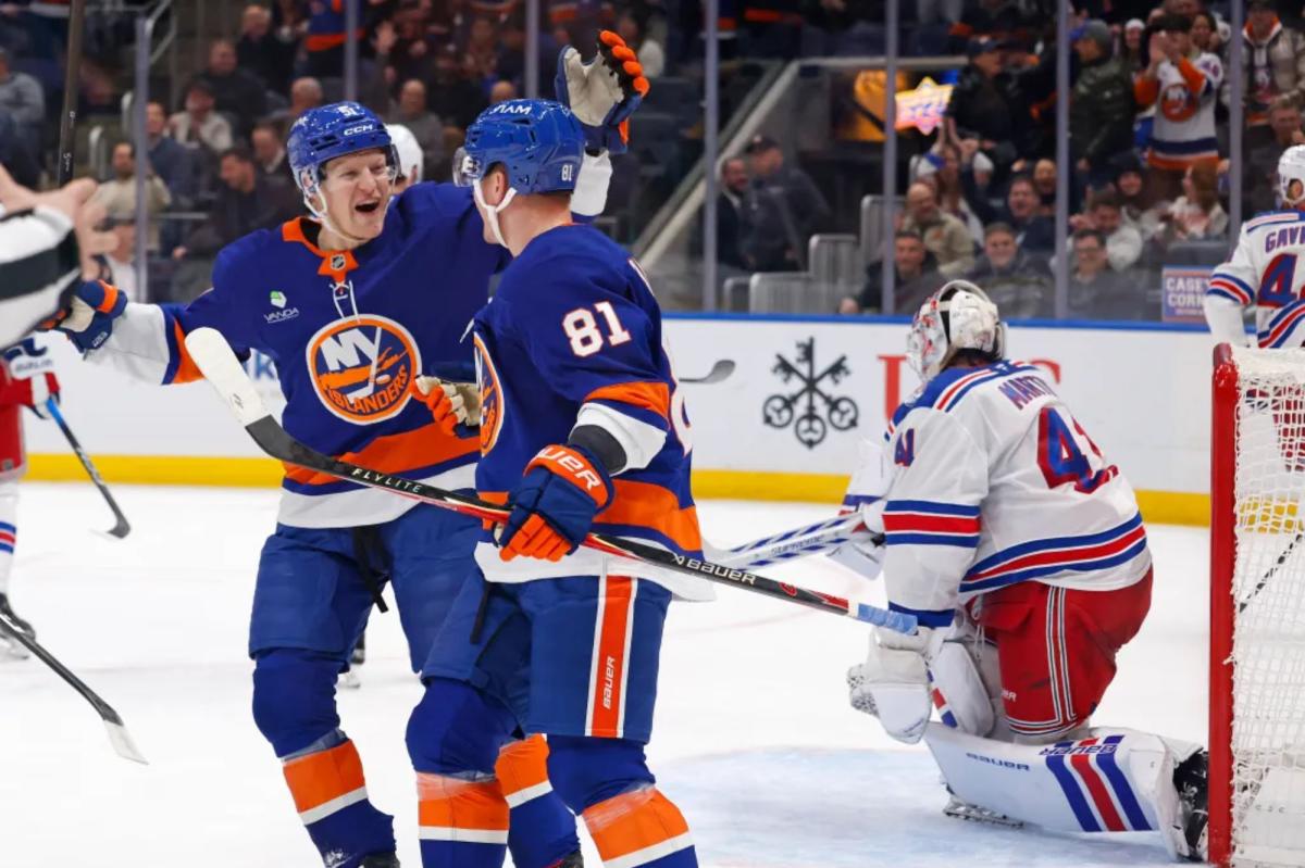 Islanders crush Rangers to continue season domination of rival