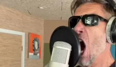 Watch 311's Nick Hexum Show Off His Metalcore Screams On A New Song Idea
