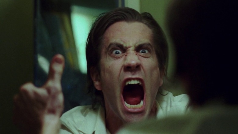 Lou Bloom (Jake Gyllenhaal) screaming into a mirror in Nightcrawler