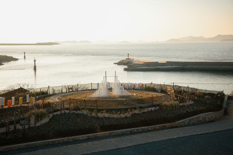 forest of steel pillars creates swinging installation enveloped in cloud-like mist in china