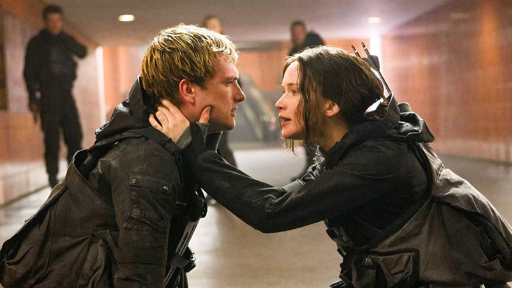 peeta-and-katniss-in-mockingjay-part-2