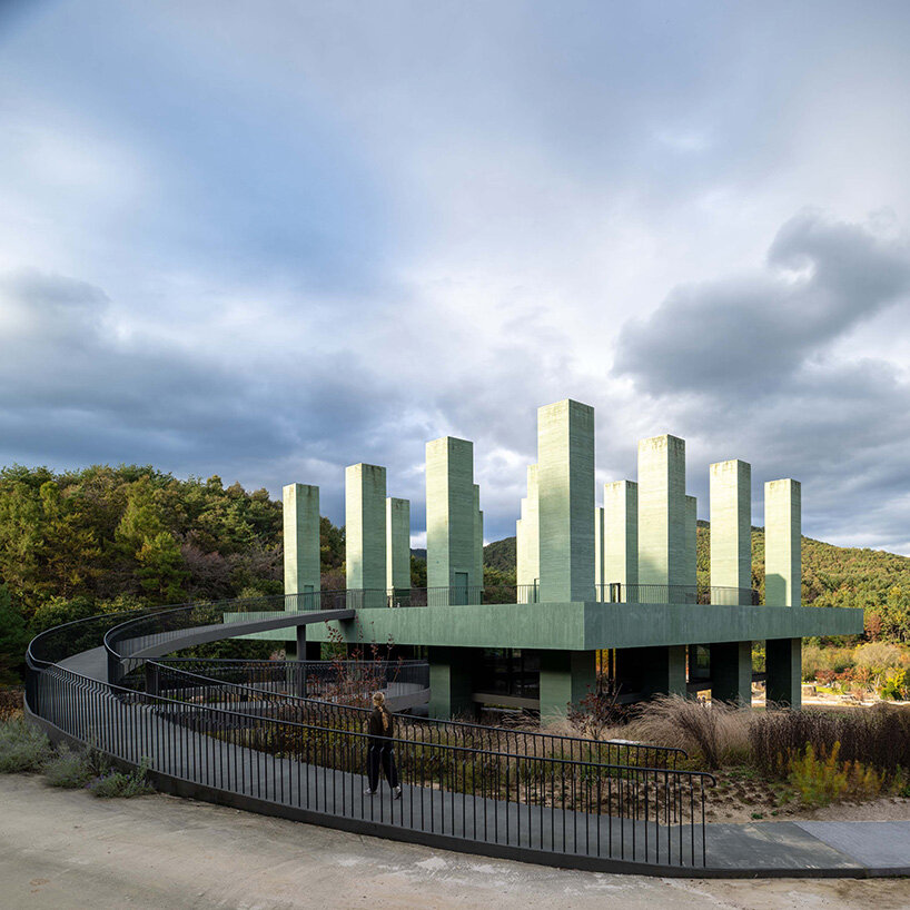 pezo von ellrichshausen raises field of inhabitable columns for restaurant in south korea