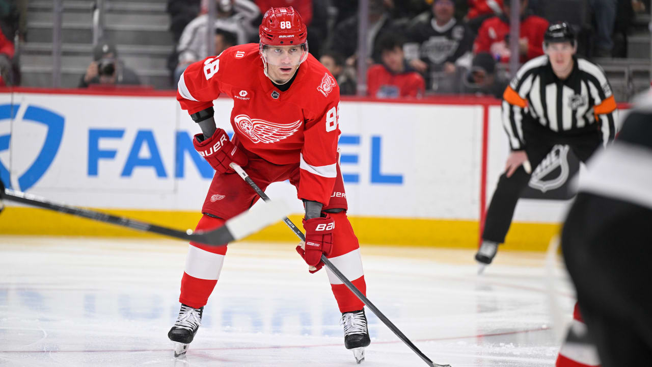 Kane ties Modano for most points among U.S.-born players in 'history-making moment'