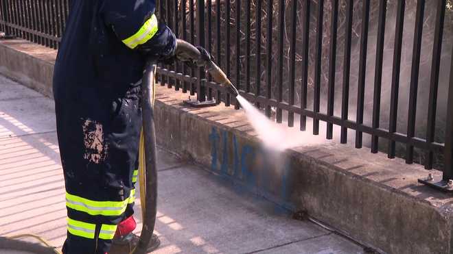 REMOVING GRAFFITI REMOVING GRAFFITI