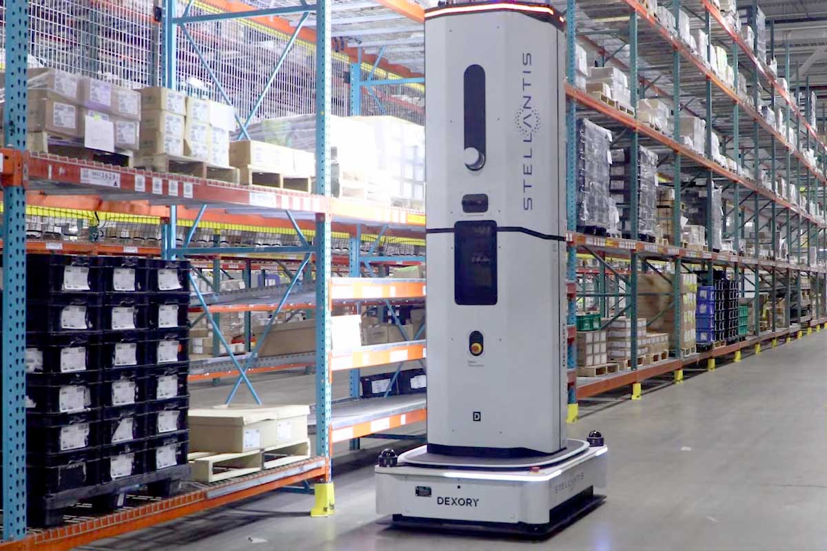 Stellantis invests in AI-powered robots for its factories: it does in 90 minutes what a human does in 1 month