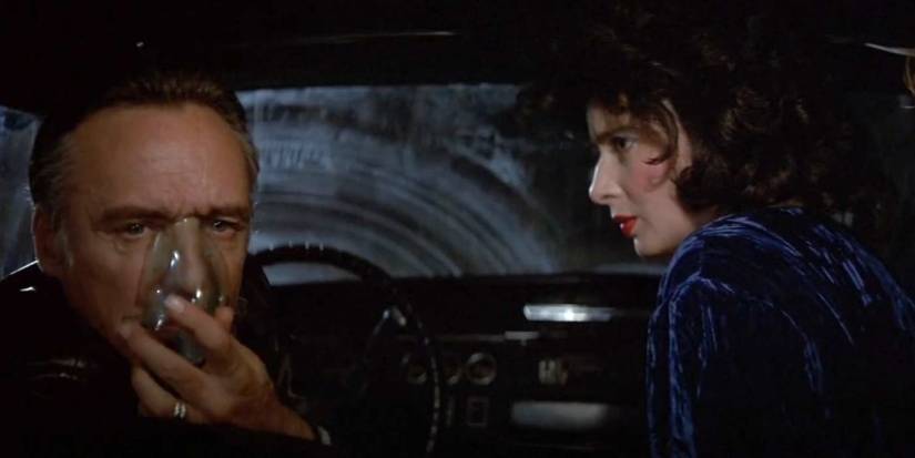 Dennis Hopper and Isabella Rossellini perform an intense scene in Blue Velvet (1986).