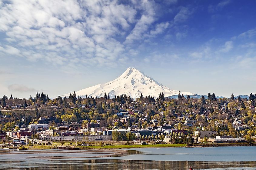 Hood River in Oregon, with Mount Hood forming the backdrop. 