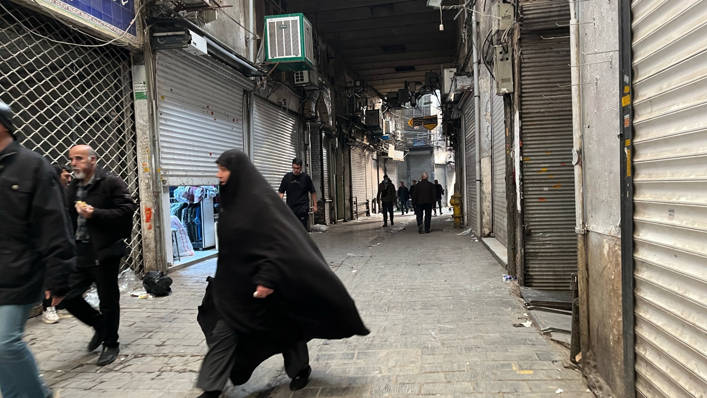 Security forces clash with protesters in Iran's main market : NPR