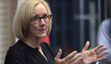 Miami mayor calls for reinstating TPS for Venezuelans : NPR