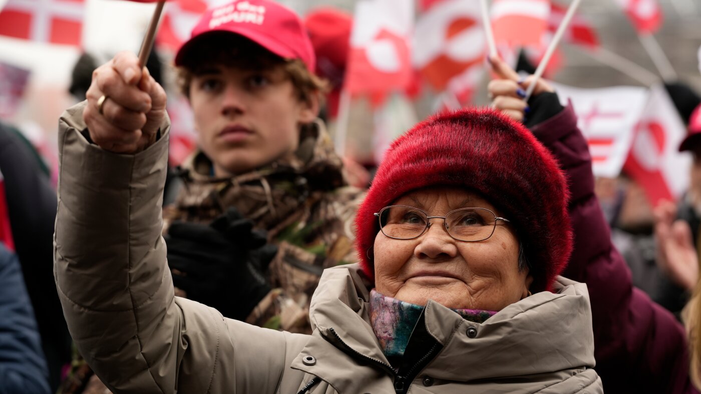 Trump hits 8 EU countries with 10% tariff over Greenland stance : NPR