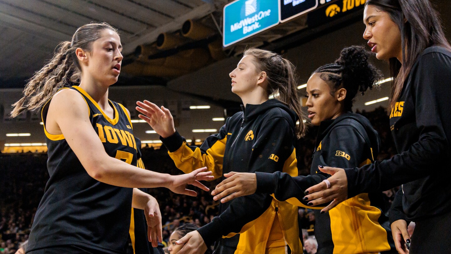 Iowa cracks top 10 in AP women's basketball poll for first time in 2 years; UConn-South Carolina 1-2