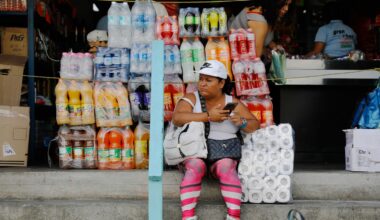 Venezuelans struggle with crumbling economy