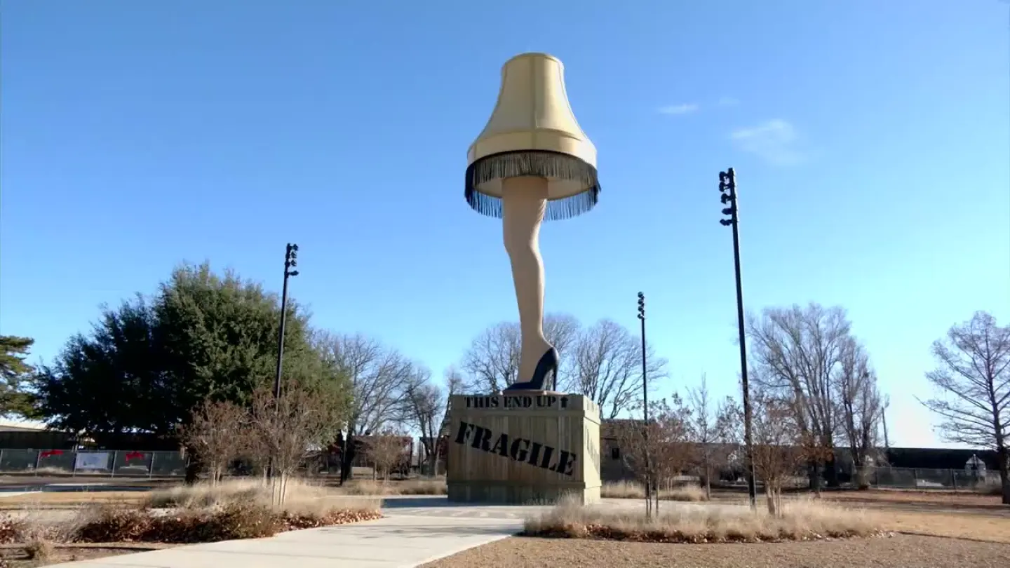 Oklahoma filmmaker captures controversy behind the Chickasha leg lamp