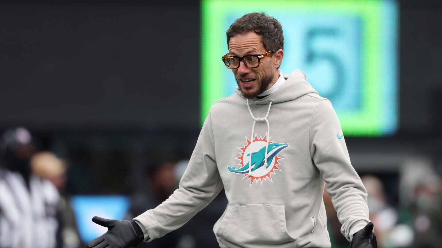 Report: Mike McDaniel to interview for Bucs offensive coordinator job