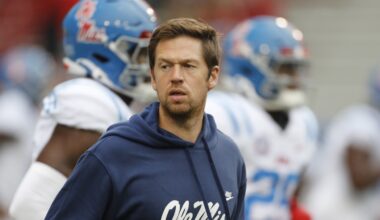 Report: Charlie Weis Jr. to remain at LSU after speaking to Eagles