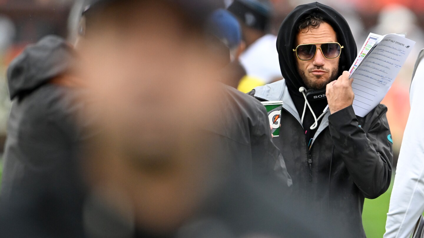 Mike McDaniel's withdrawal from Browns' coaching search raises obvious questions