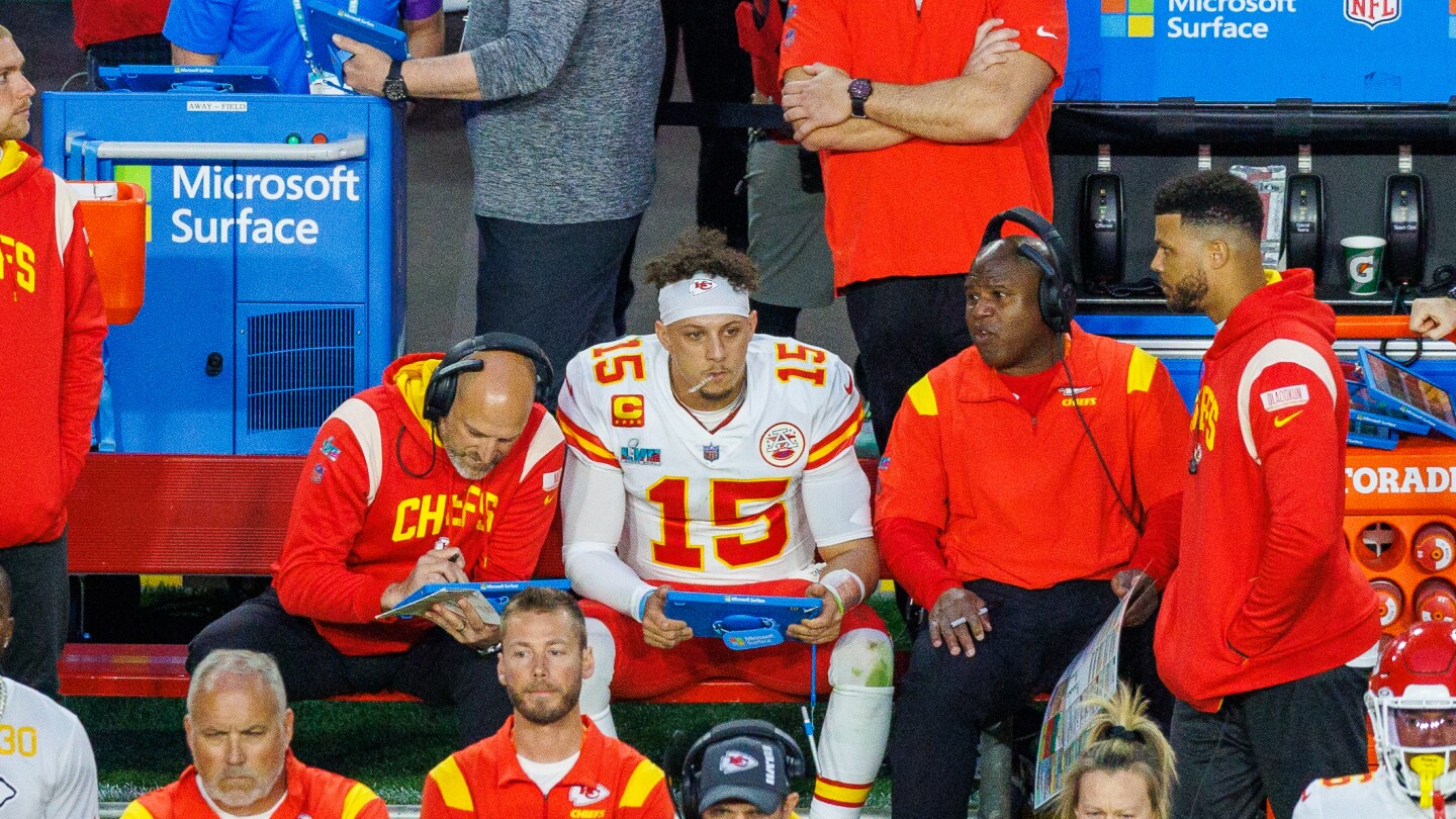 If Chiefs get new OC, Patrick Mahomes wants him to "bring new ideas every single day"
