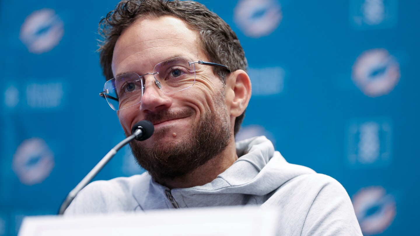 Mike McDaniel cancels Bills interview, too