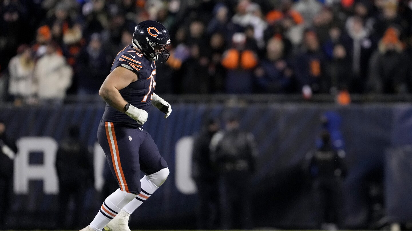 Bears lose LT Ozzy Trapilo to ruptured patellar tendon