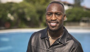 Vernon Davis is accused of attacking pregnant woman with "magazines and books"