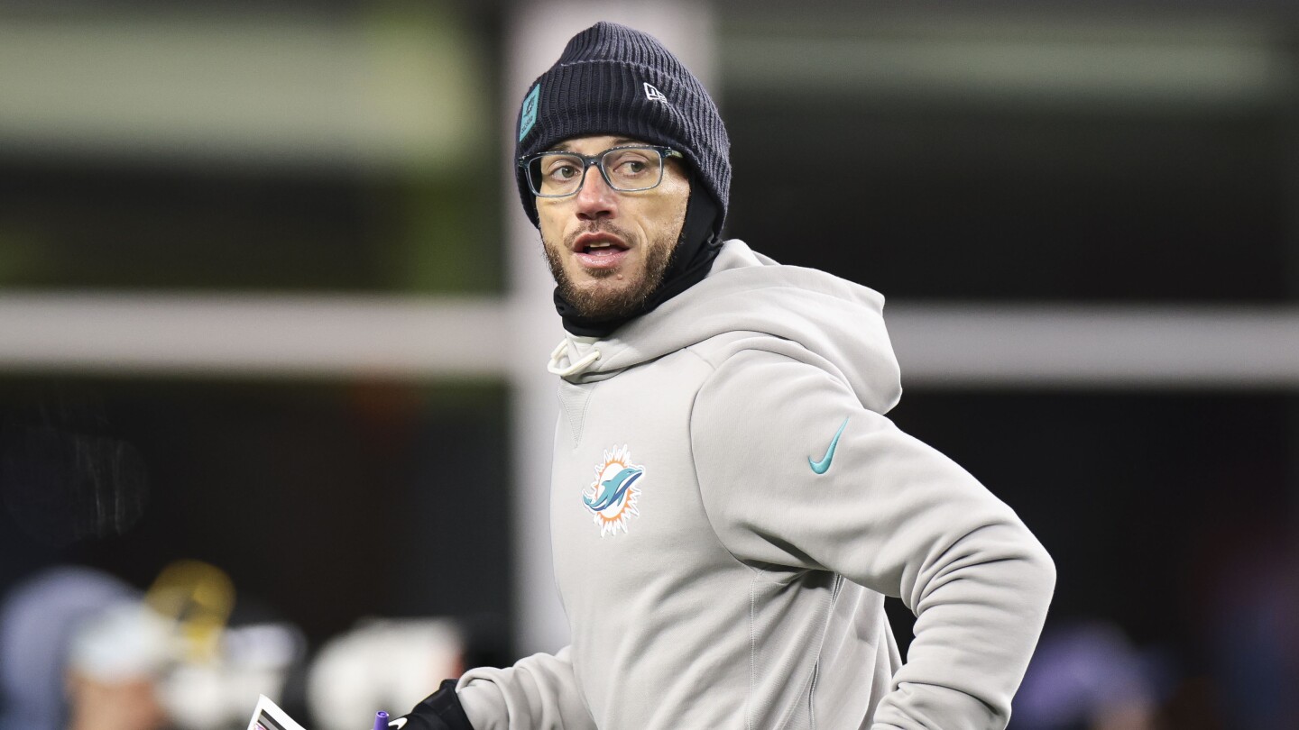 Bucs interview Mike McDaniel for their OC opening