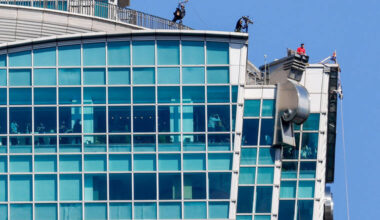 U.S. climber scales Taiwan’s tallest building Taipei 101 without ropes