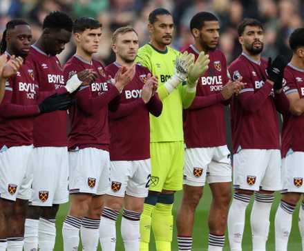 West Ham United players during a minutes applause in tribute to former West Ham United player Billy Bonds 