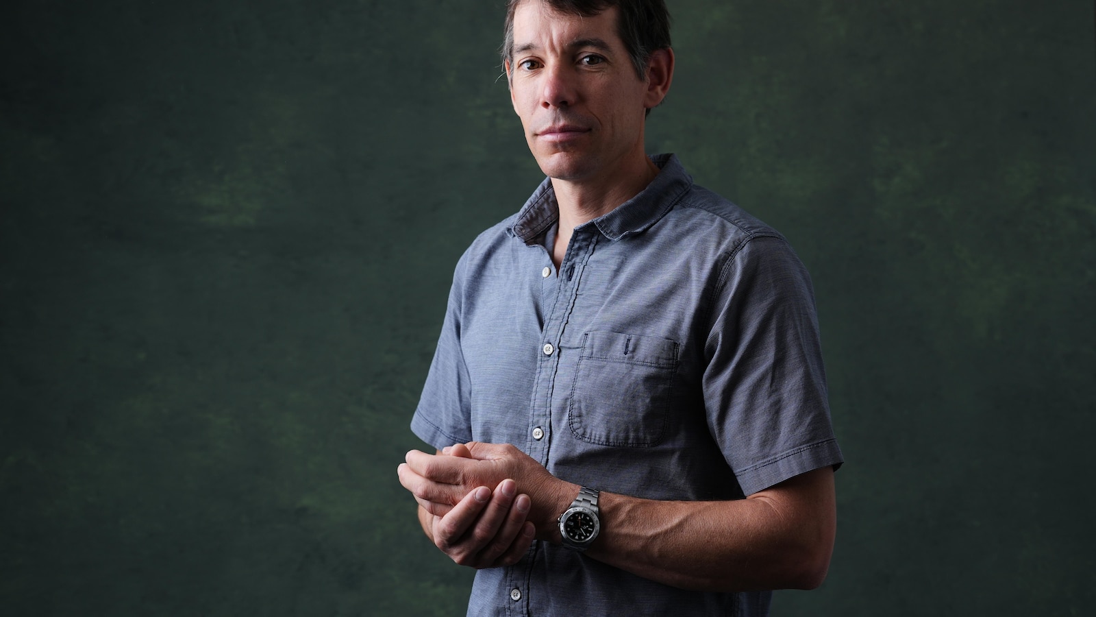 Alex Honnold is climbing Taipei 101 with no ropes, live on TV