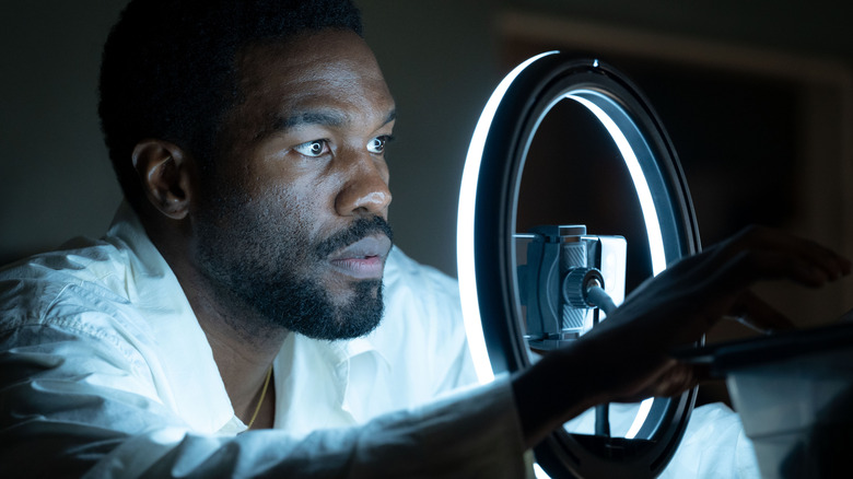 Simon Williams recording in front of a ring light in Wonder Man