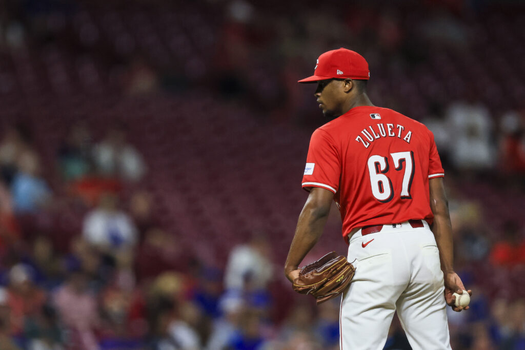 Mariners Acquire Yosver Zulueta - MLB Trade Rumors