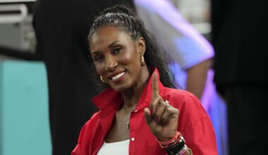 Aug 11, 2024; Paris, France; Lisa Leslie looks on before the women's gold medal game between France and the United States during the Paris 2024 Olympic Summer Games at Accor Arena. Mandatory Credit: Kyle Terada-Imagn Images