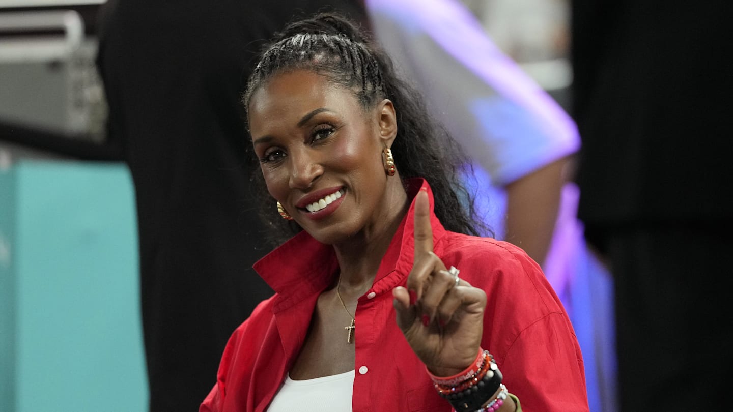 Aug 11, 2024; Paris, France; Lisa Leslie looks on before the women's gold medal game between France and the United States during the Paris 2024 Olympic Summer Games at Accor Arena. Mandatory Credit: Kyle Terada-Imagn Images