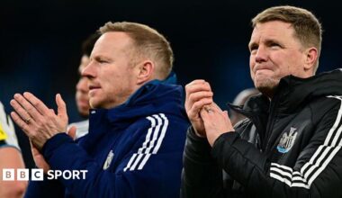 Eddie Howe applaus Newcastle United supporters after the defeat against Manchester City at the Etihad on 4 February, 2026