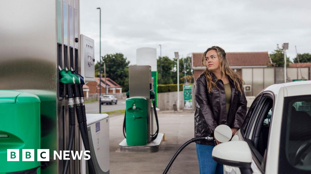 Lower food and fuel prices drive inflation down to 3% - BBC